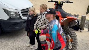 Michel Hoenson wint strandcross Zoutelande