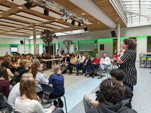 Leerlingen RSG Wiringherlant in stevig debat met lokale politici
