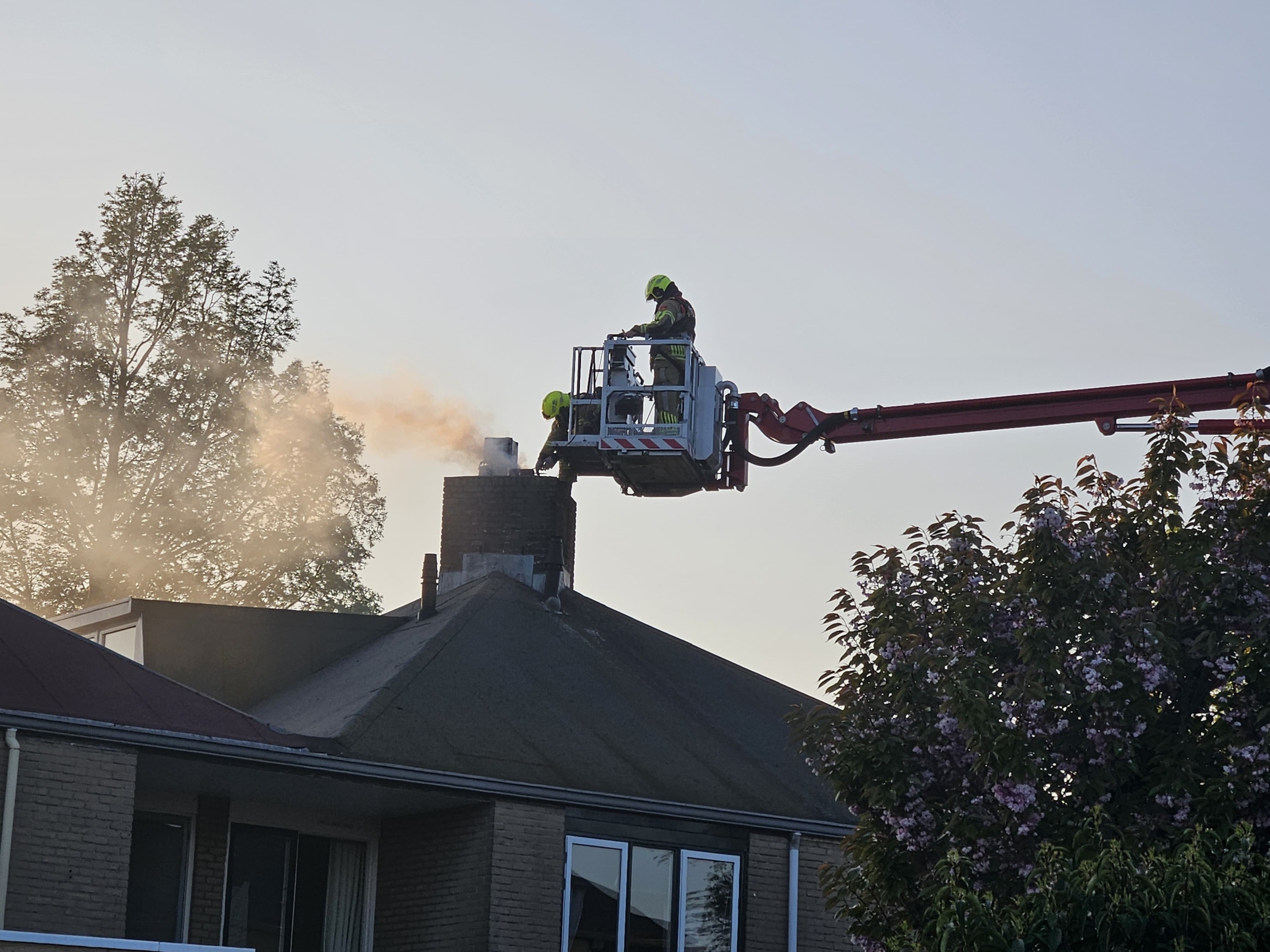 Schoorsteenbrand in Tulpstraat in Waarland
