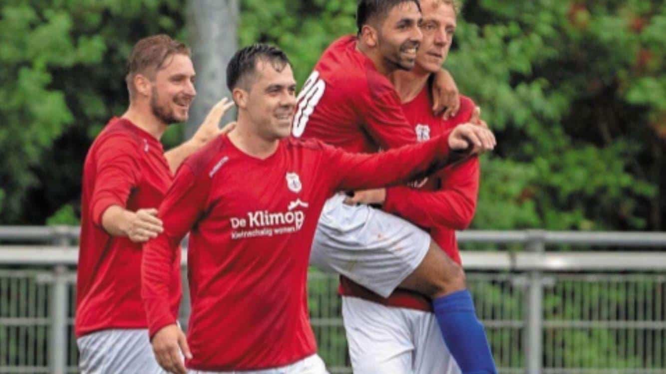 Voetbal: Zeemacht wint van De Koog met 2-0
