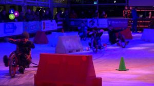 IJsbaan verandert in racecircuit (video)