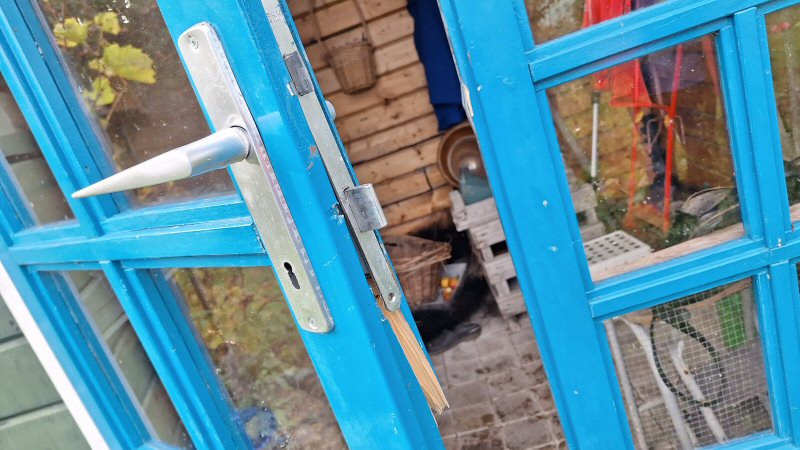 30 schuurtjes opengebroken bij volkstuinen