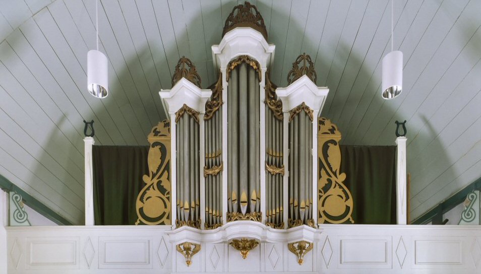 Het orgel van het kerkje in Eenigenburg