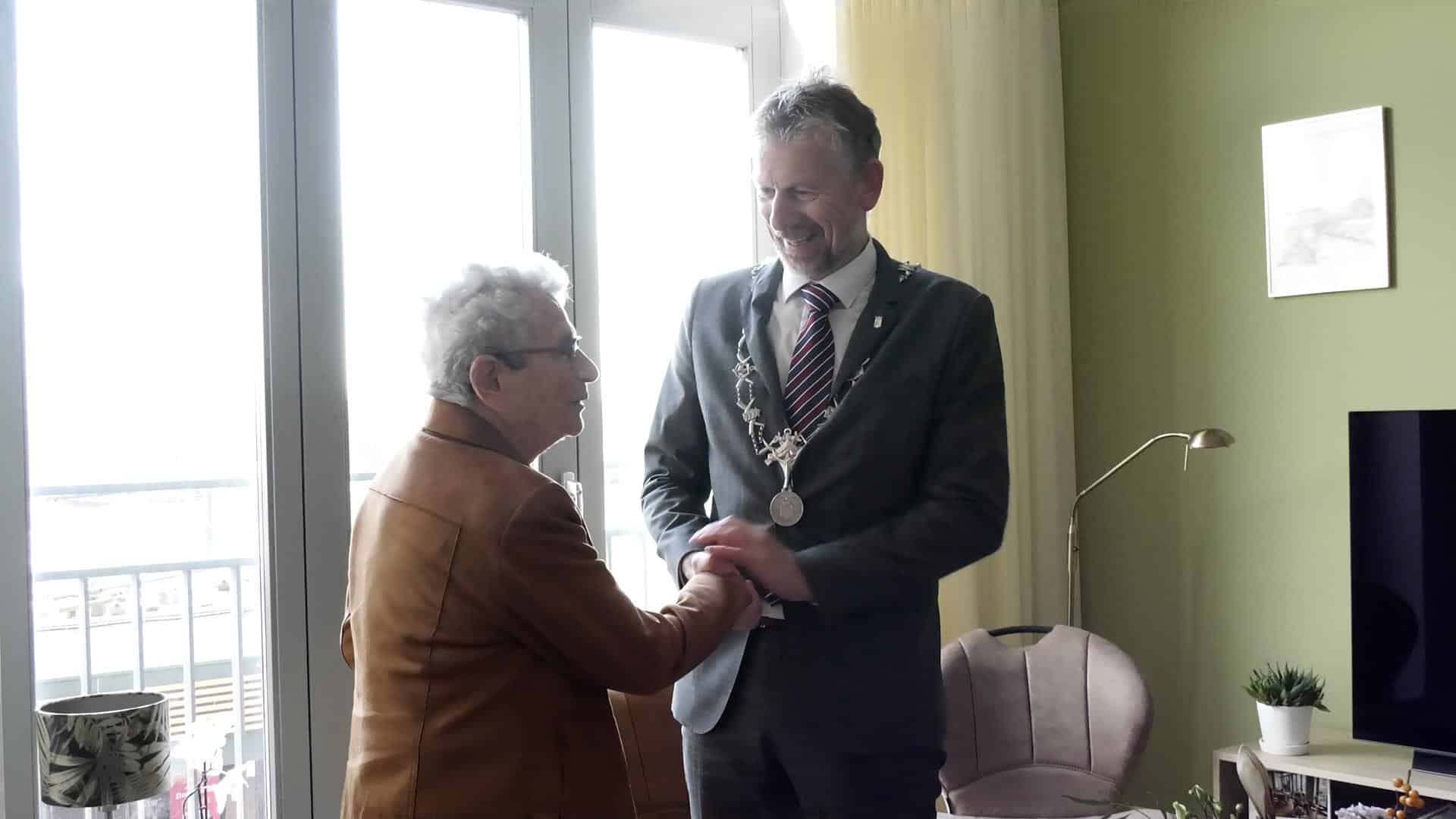 Oudste inwoner Den Helder viert 108ste verjaardag (Video)