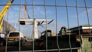 Tweemaal is scheepsrecht: Boerenverdrietbrug op weg naar Groningen (Video)