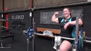 Ivana Vogel (22) wereldkampioen bankdrukken