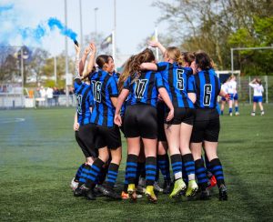 JVC vrouwen kronen zich tot kampioen