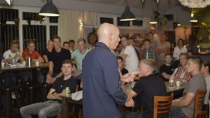 Jan van Halst bij jarige Hollandia T