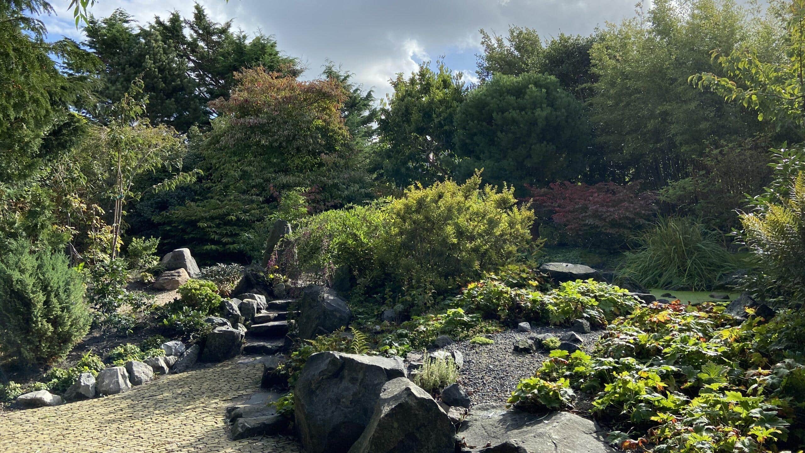 Gidswandeling naar en door Japanse Tuin in Hortus Overzee