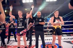 Jorina Baars prolongeert wereldtitel: “Je moet overleven in de ring”