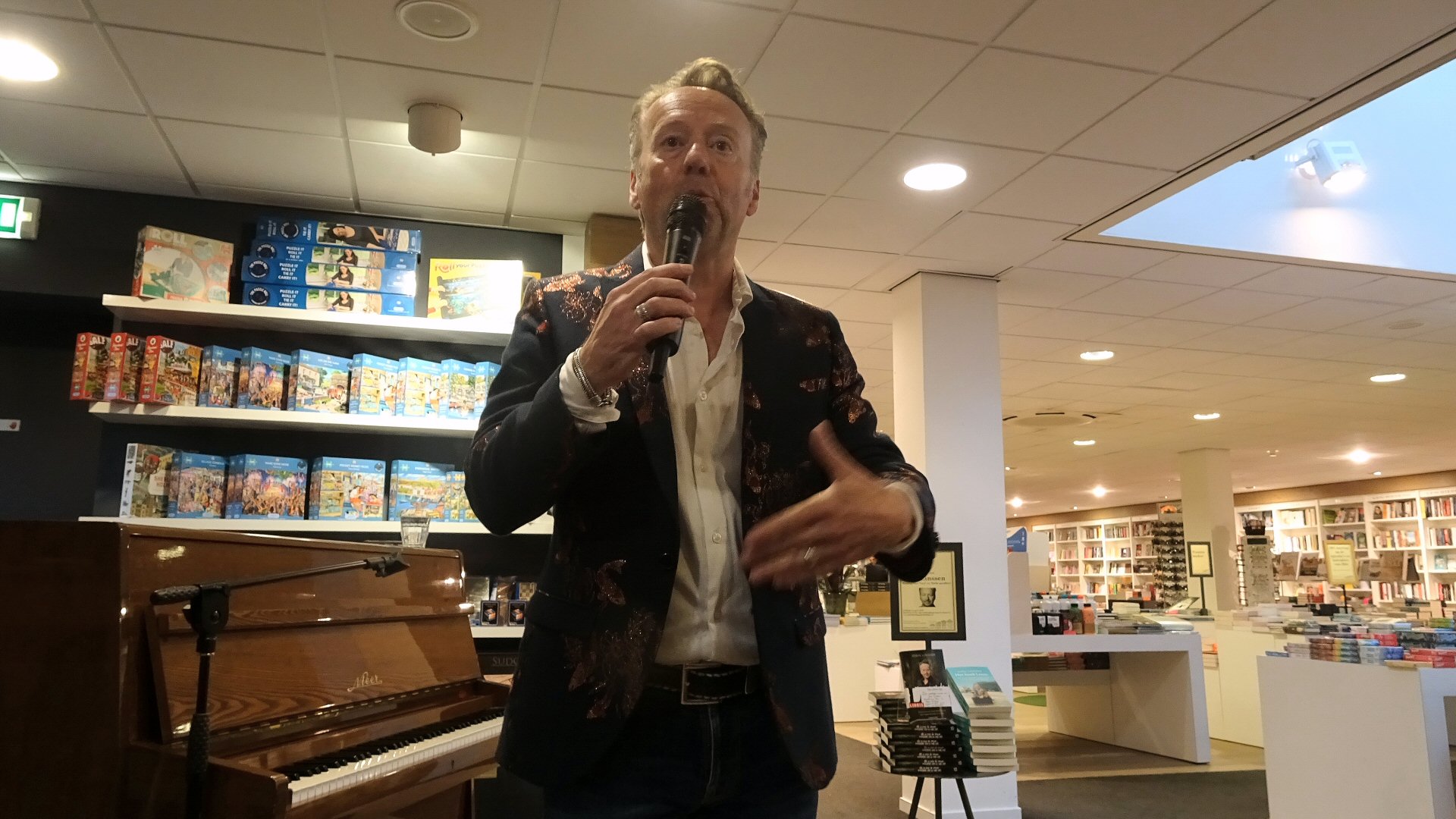 Joris Linssen bij boekhandel Plukker