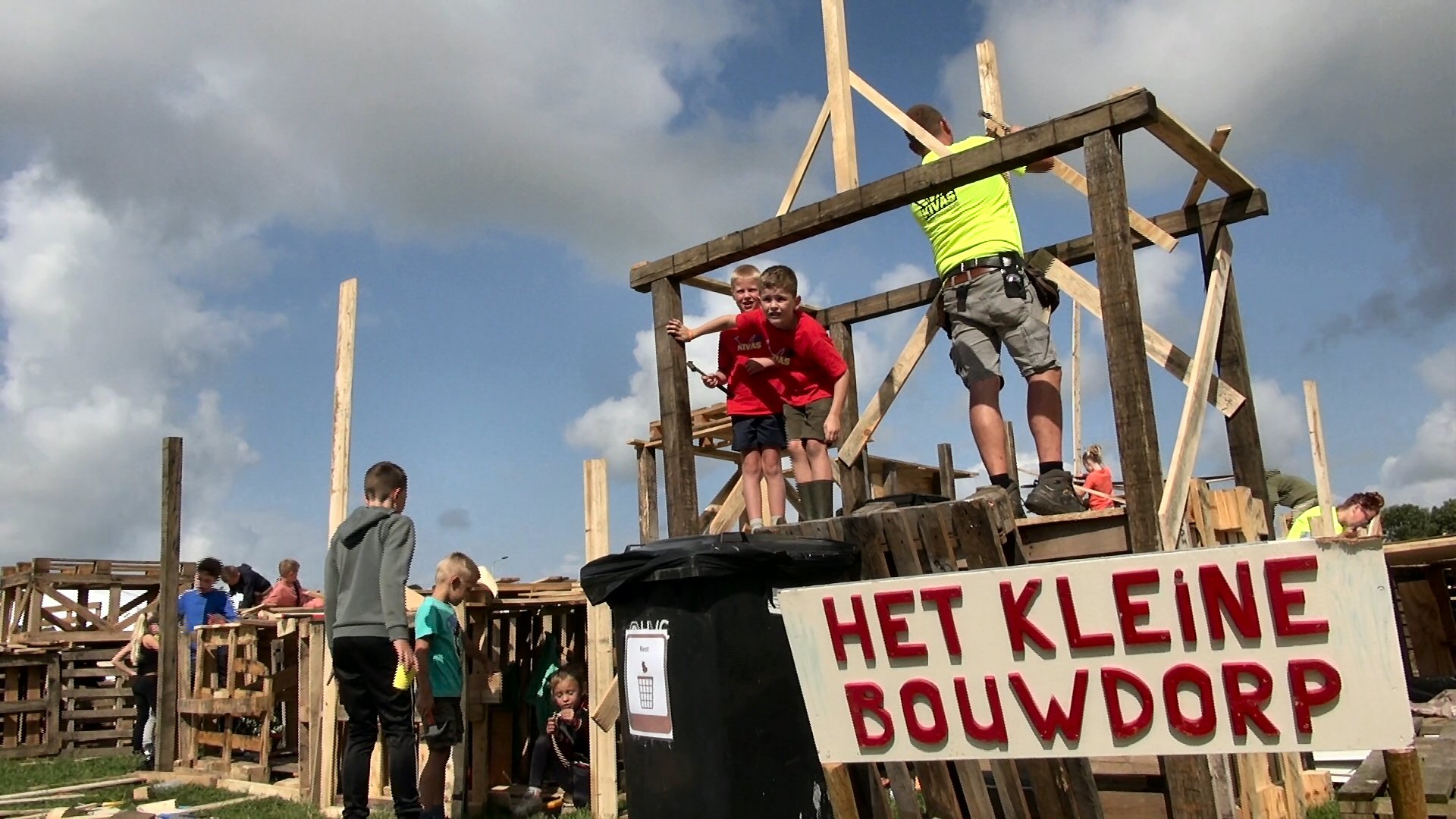 Weekje timmerpret bij huttenbouw KIVAS(video)