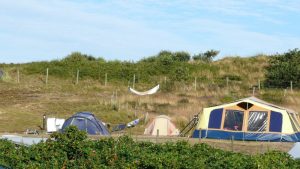 Kampeervelden te nat, campings later open