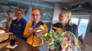 Kadobon en taart voor kampioen Lasse