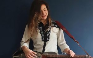 Zangeres Katja Kruit te gast bij Windkracht 13 sessie