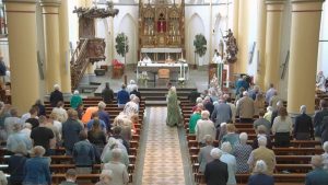 Druk in kerk bij herdenkingsmis Tanja Groen