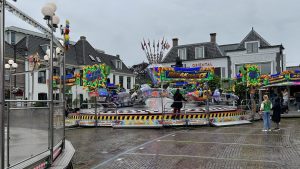 Katknuppelen op de Schager kermis