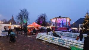 Kraampjes, livemuziek en een schaatsbaan op kerstmarkt in Julianadorp