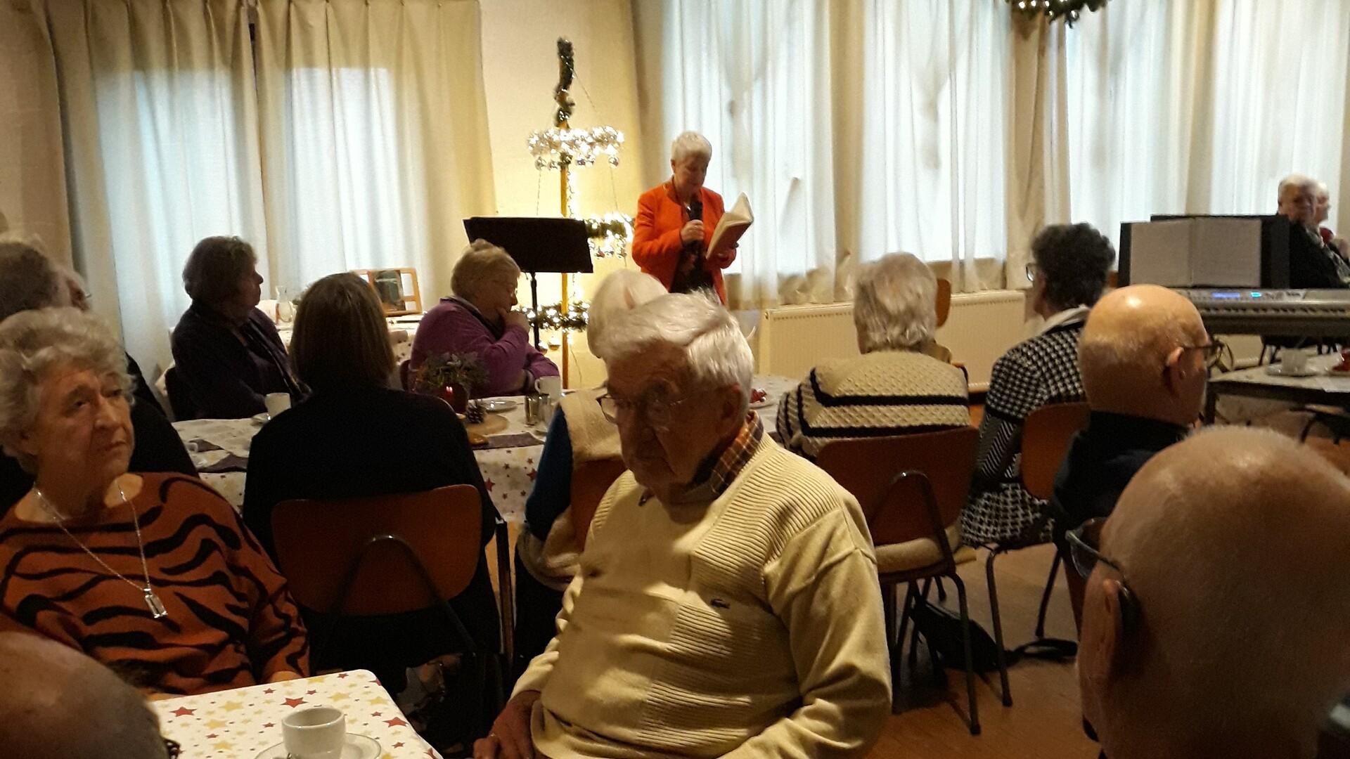 Ouderen genieten van kerstviering in Slootdorp