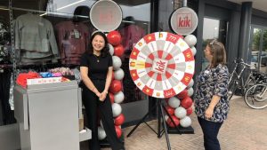 Feestelijke opening Kik winkel in Schagen