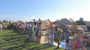 Huttenbouwdorp zoekt nog vrijwilligers
