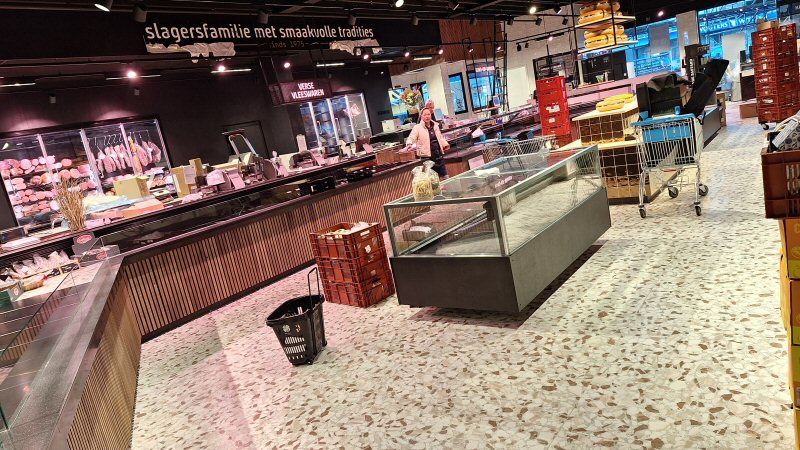 Man en macht aan het werk voor opening Klaver