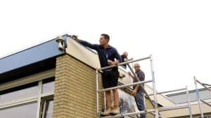 Vervende vaders in klusploeg van basisschool De Dijk (Video)
