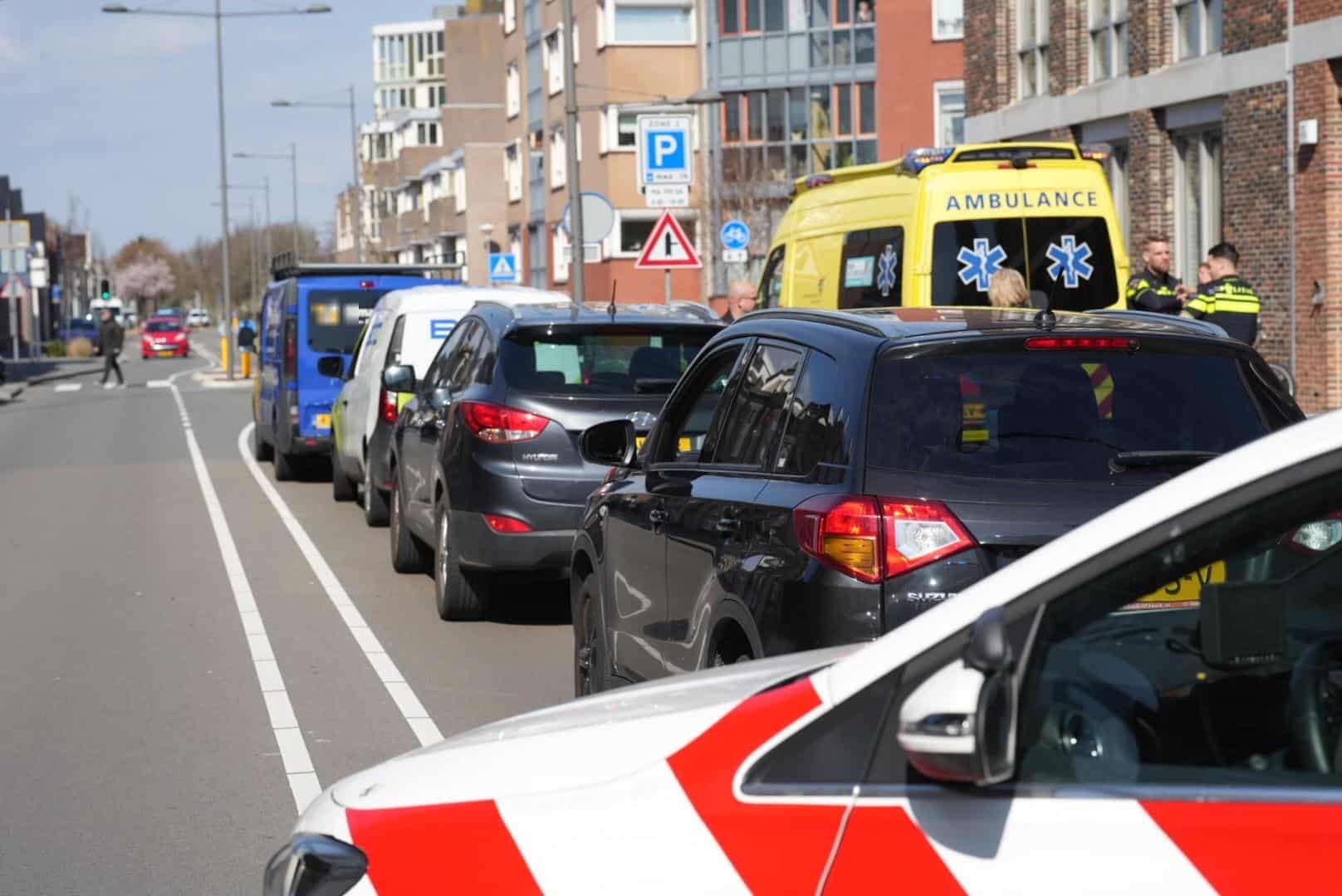 Vier auto’s betrokken bij kop-staart botsing op de Polderweg