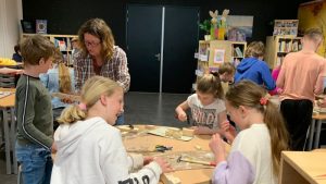 Leerlingen maken kunst voor Kunstroute Zijpe 