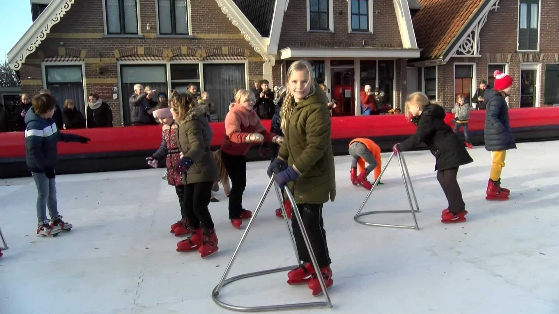 Schaatsen op de kunststofbaan in Hippolytushoef (video)