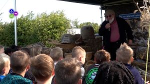 VIDEO: Leerlingen De Zwerm worden werkbijen