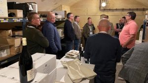 Lionsclubs verkopen wijn voor lokale goede doelen