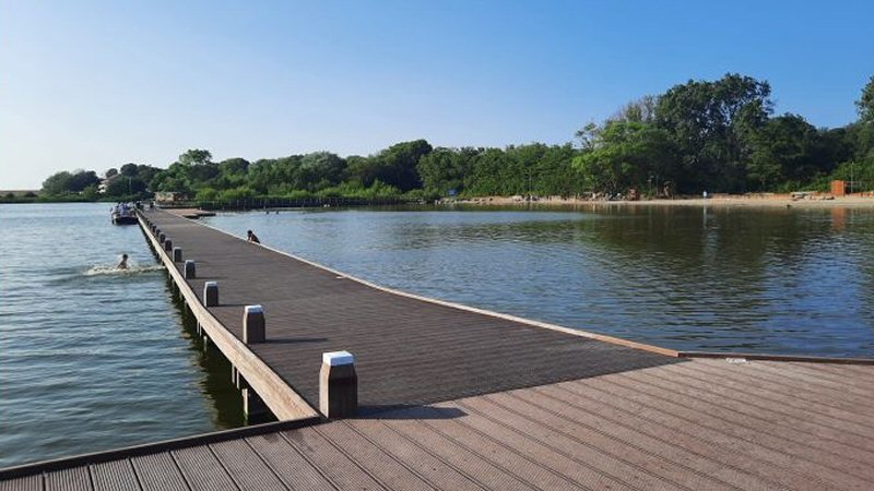 Ondanks bassin toch blauwalg bij Lutjestrand