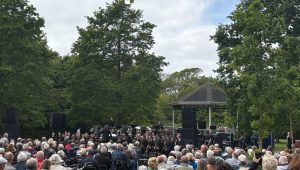 Concert Marinierskapel brengt saamhorigheid in Timorpark