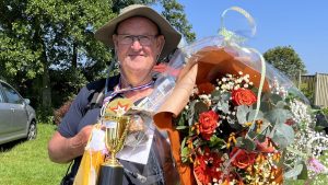 Video: Martien Vroone loopt rondje Zuiderzee voor goed doel