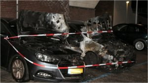 Meerdere auto’s in brand in Den Helder
