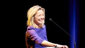 Minister Ollongren wil helpen bij woningtekort