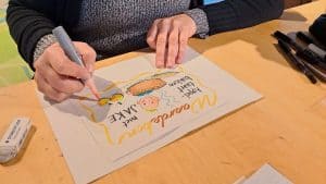 Sneltekenaar personaliseert waardebonnen voor Kerstmis bij De Helderse Vallei