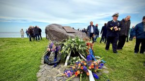 Video: Herdenking van 200 jaar oude scheepsramp bij Huisduinen met nieuw monument