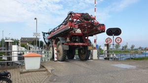 Motorpech op vlotbrug zorgt voor problemen