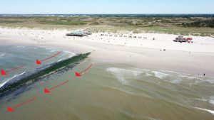 Hulpdiensten redden zwemmers in nood
