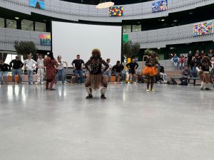 Junior College sluit ‘Kunstweek’ af met Afrikaanse dansvoorstelling