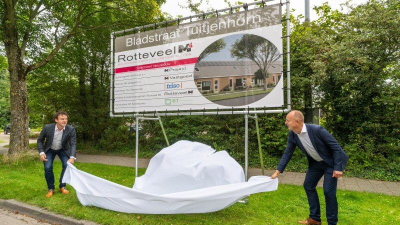 Onthulling bouwbord woningbouw Bladstraat Tuitjenhorn
