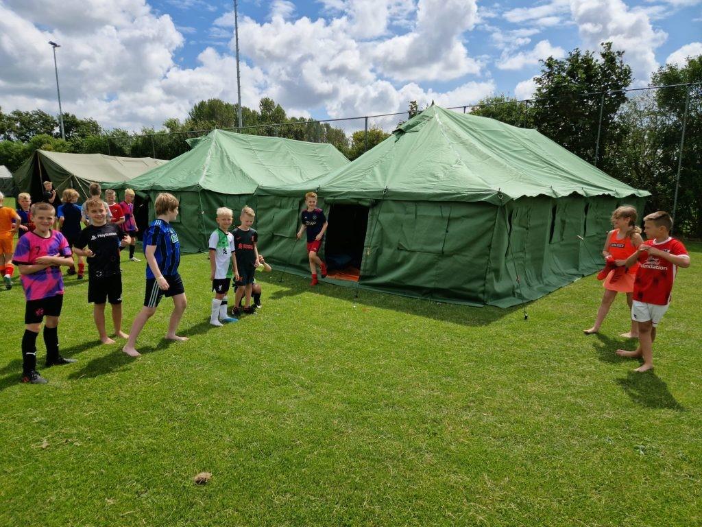 Nieuwe tenten voor ZAP voetbal- en handbalkamp
