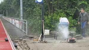 Nieuwe afvoergoot houdt atletiekbaan droog