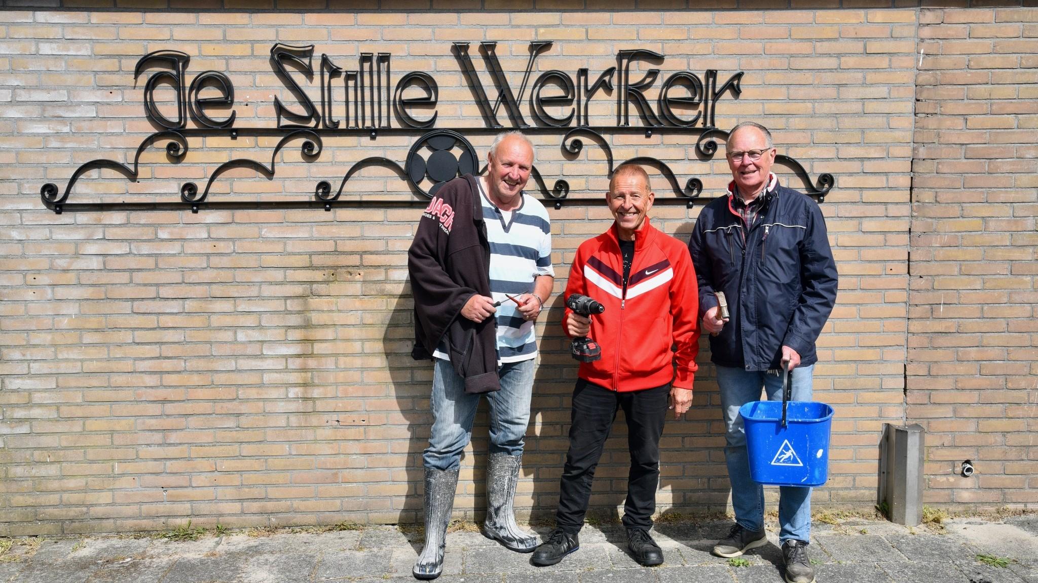 Onderhoudsploeg FC Den Helder ontvangt titel ‘vrijwilliger van het jaar’