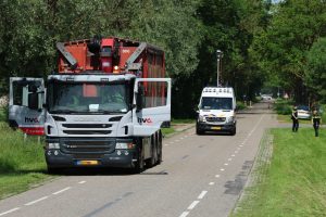 Voetganger zwaargewond na aanrijding door vrachtwagen in Slootdorp