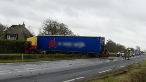 Video: Zwaargewonde na frontale botsing op N241 in Haringhuizen (update)