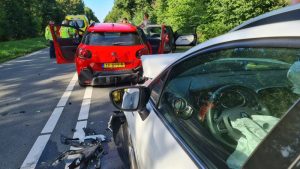 4 auto’s botsen op N245
