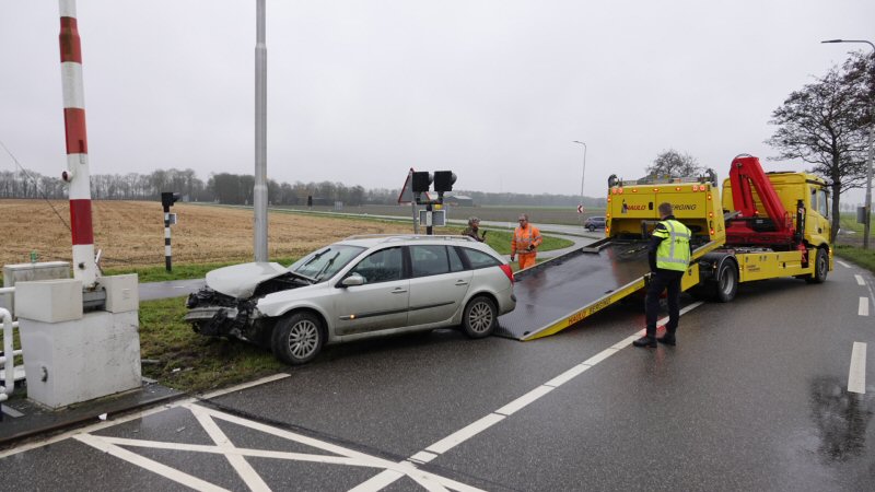 Auto ramt slagboom